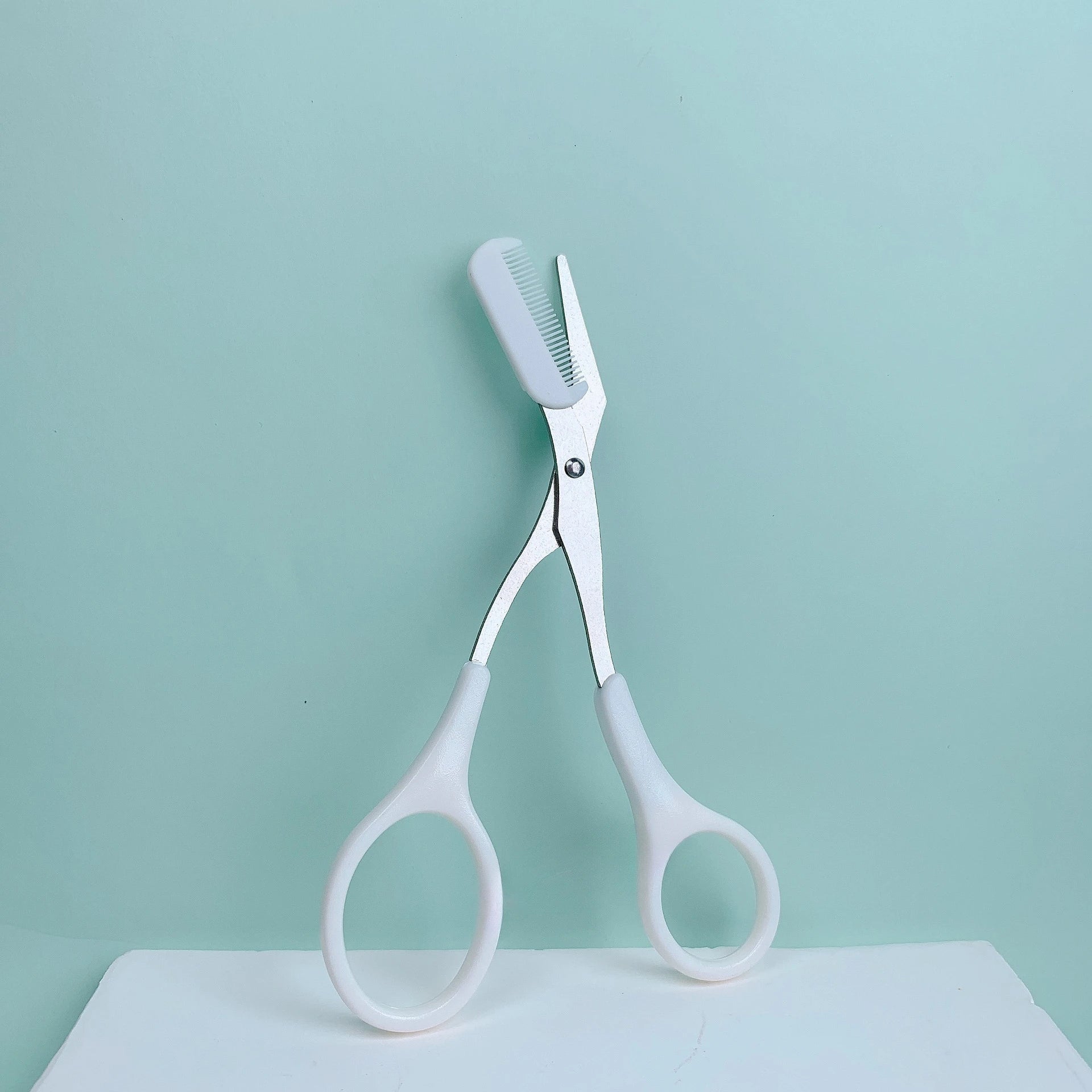 Eyebrow Trimming Scissors with Comb – practical home and kitchen gadget