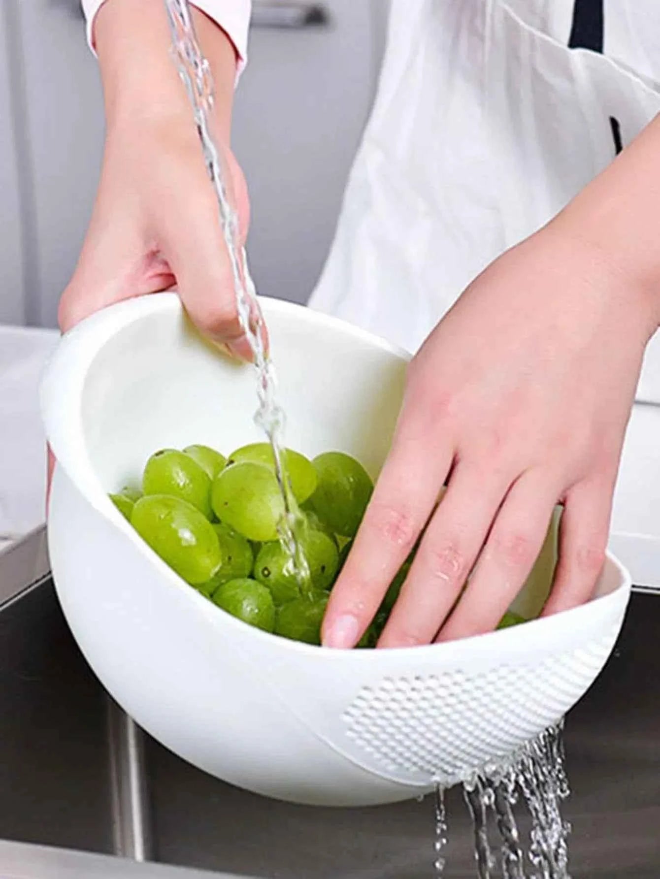Silicone Colander Bowl with Handle - close-up detail and material