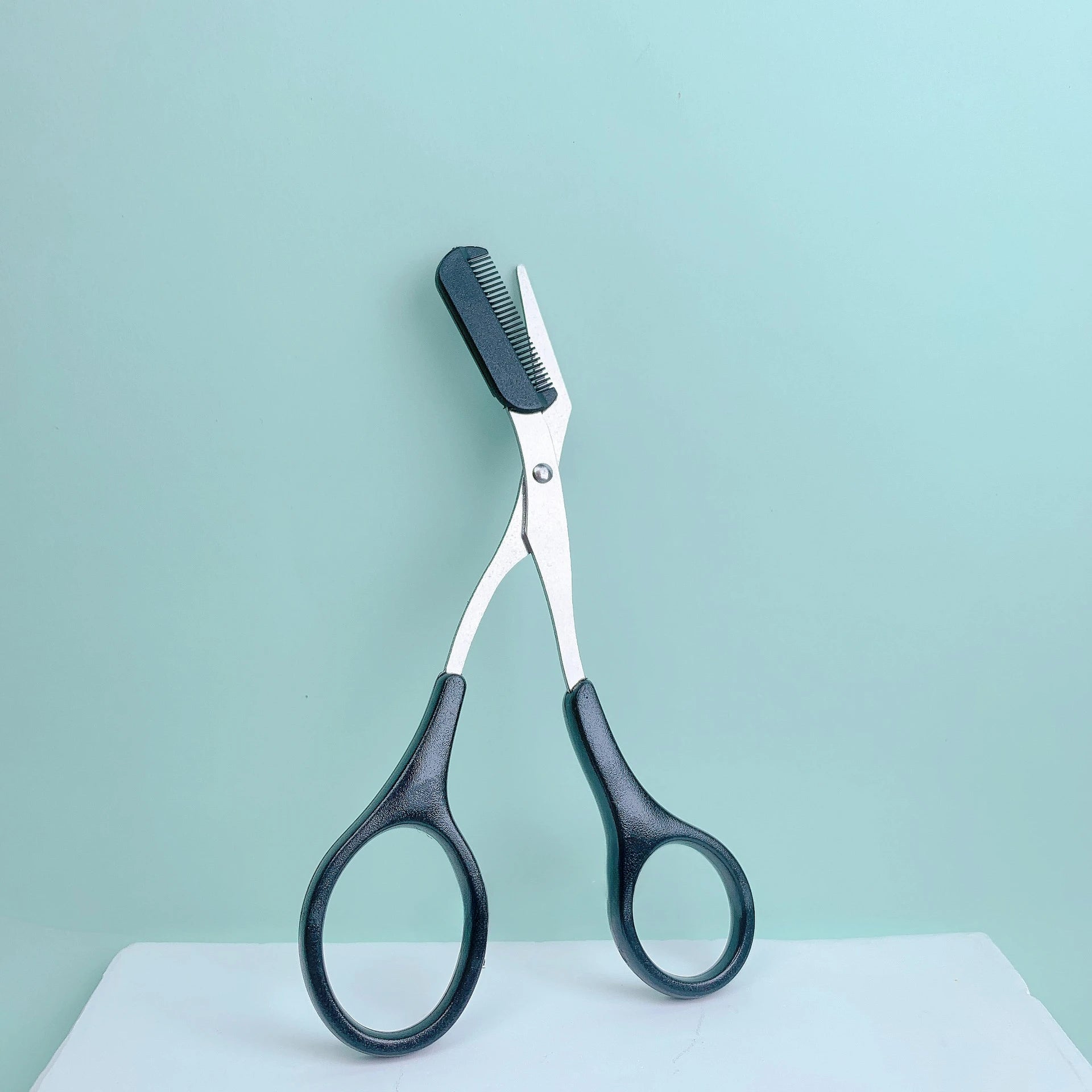 Eyebrow Trimming Scissors with Comb – practical home and kitchen gadget