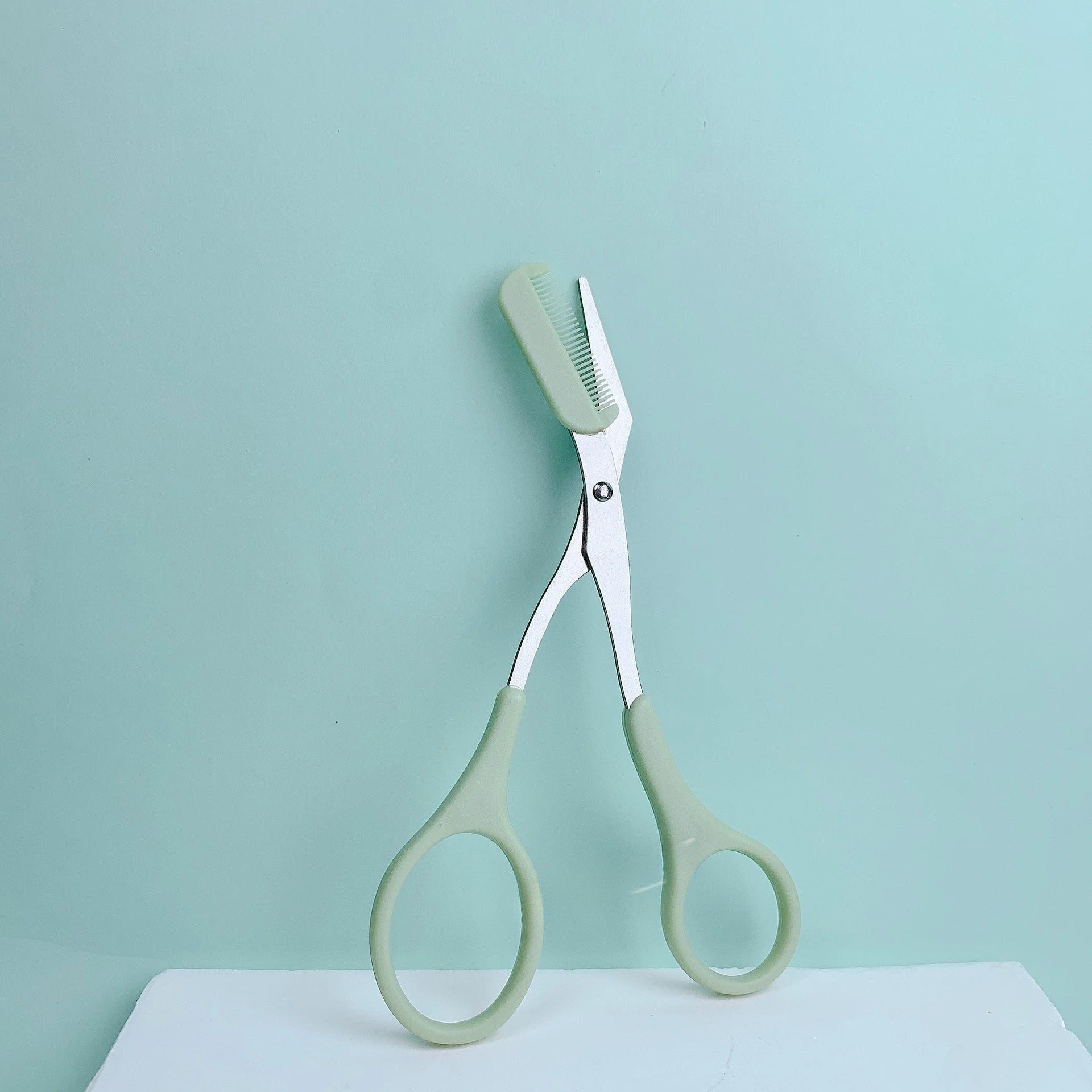 Eyebrow Trimming Scissors with Comb – practical home and kitchen gadget